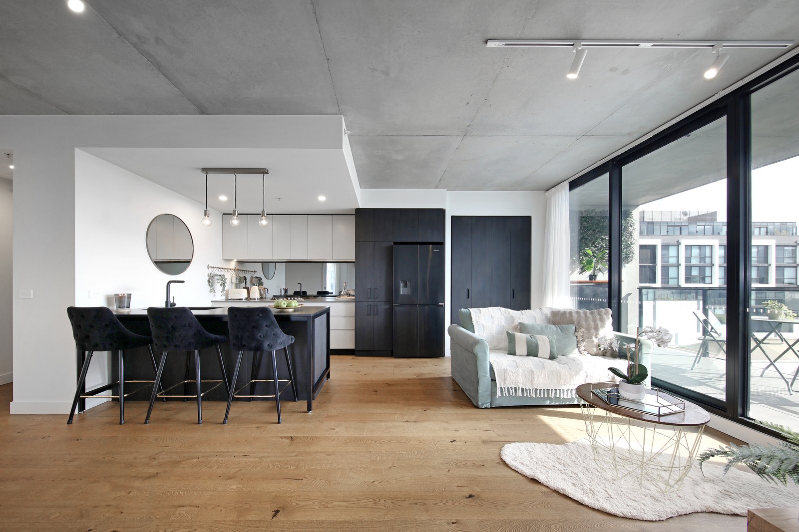 Gallery: 402/324 Centre Road