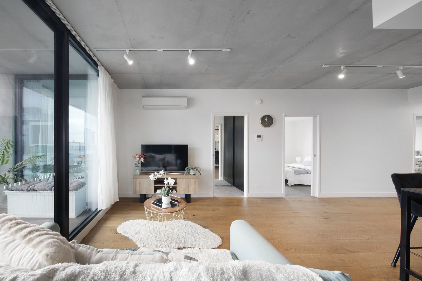 Gallery: 402/324 Centre Road