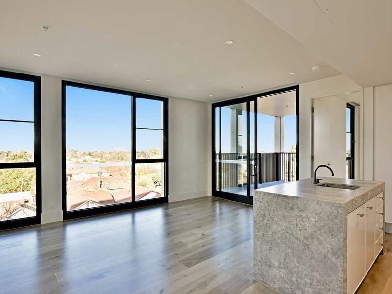 Gallery: 402/525 High Street
