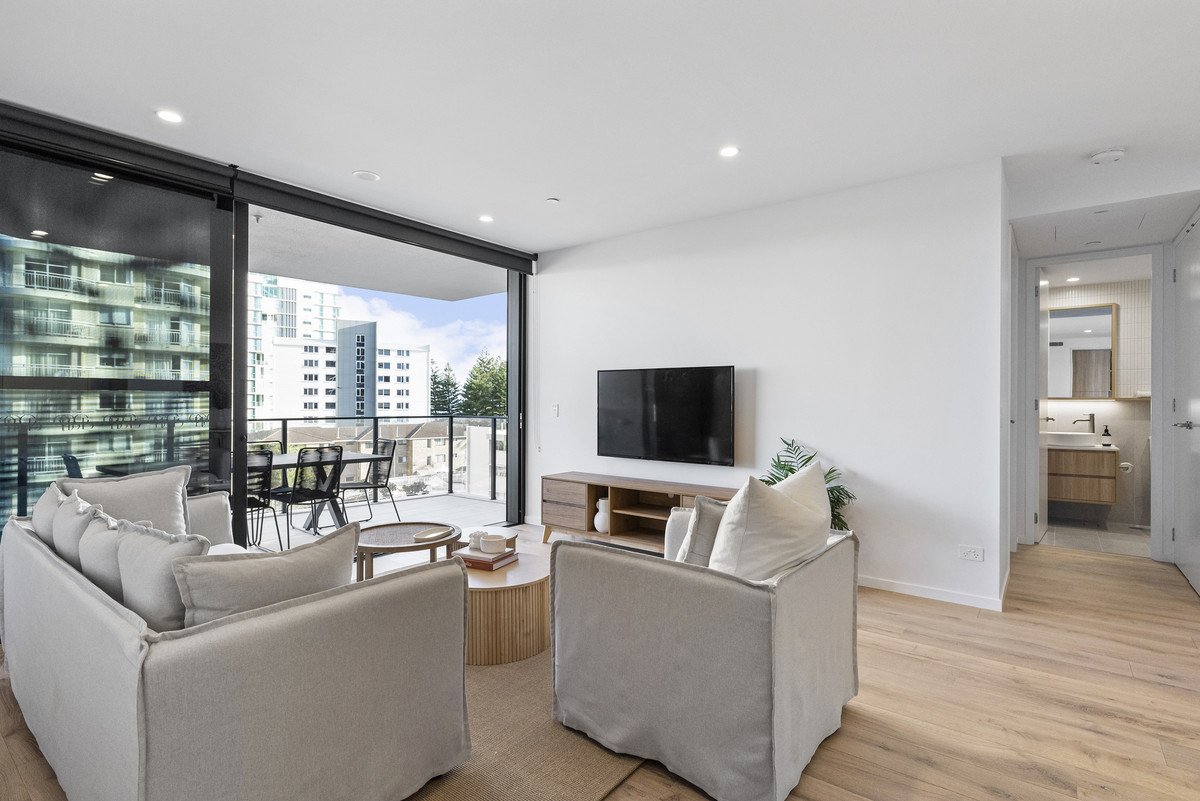 402/6 Second Avenue Burleigh Heads 8