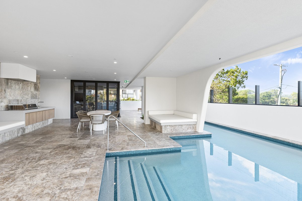 402/6 Second Avenue Burleigh Heads 21