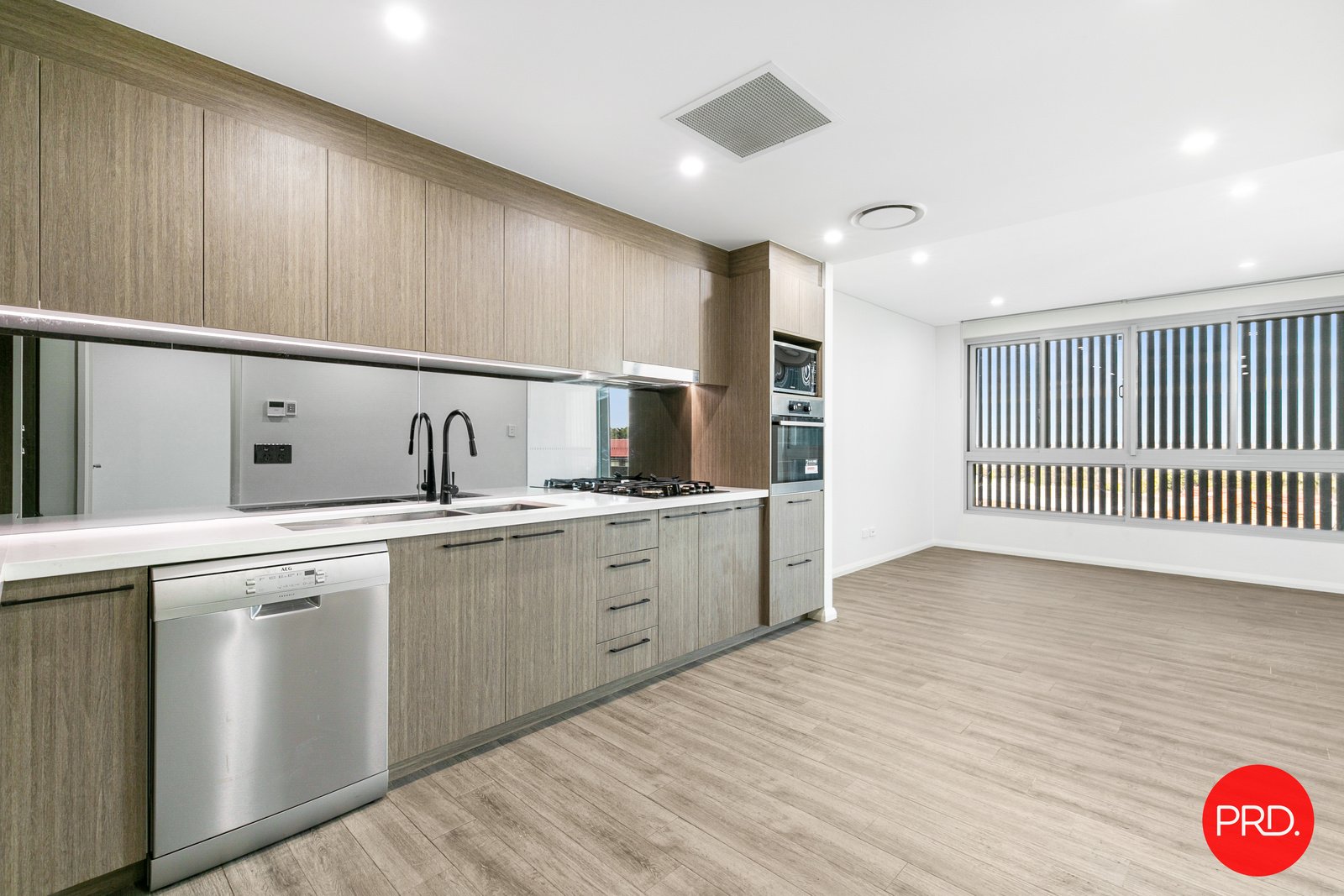 402/843 New Canterbury Rd  DULWICH HILL 7