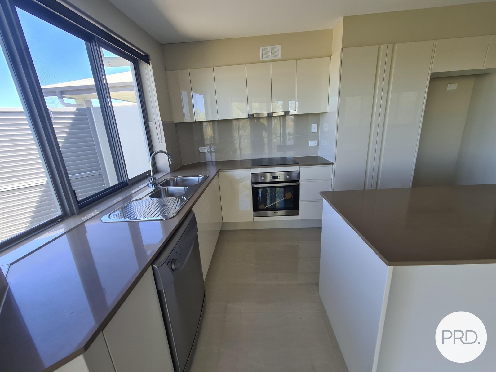 403/10 WYNDHAM Avenue BOYNE ISLAND 3