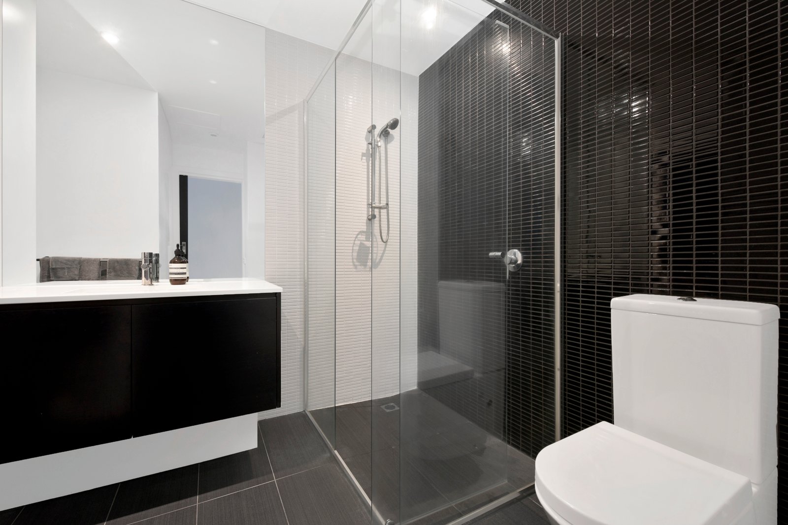 Gallery: 403/13-15 Grattan Street