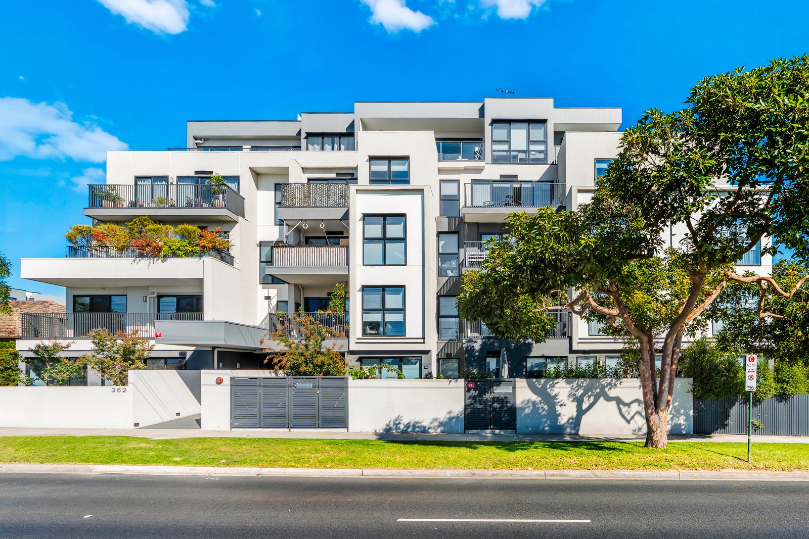 Gallery: 403/362 Burwood Highway