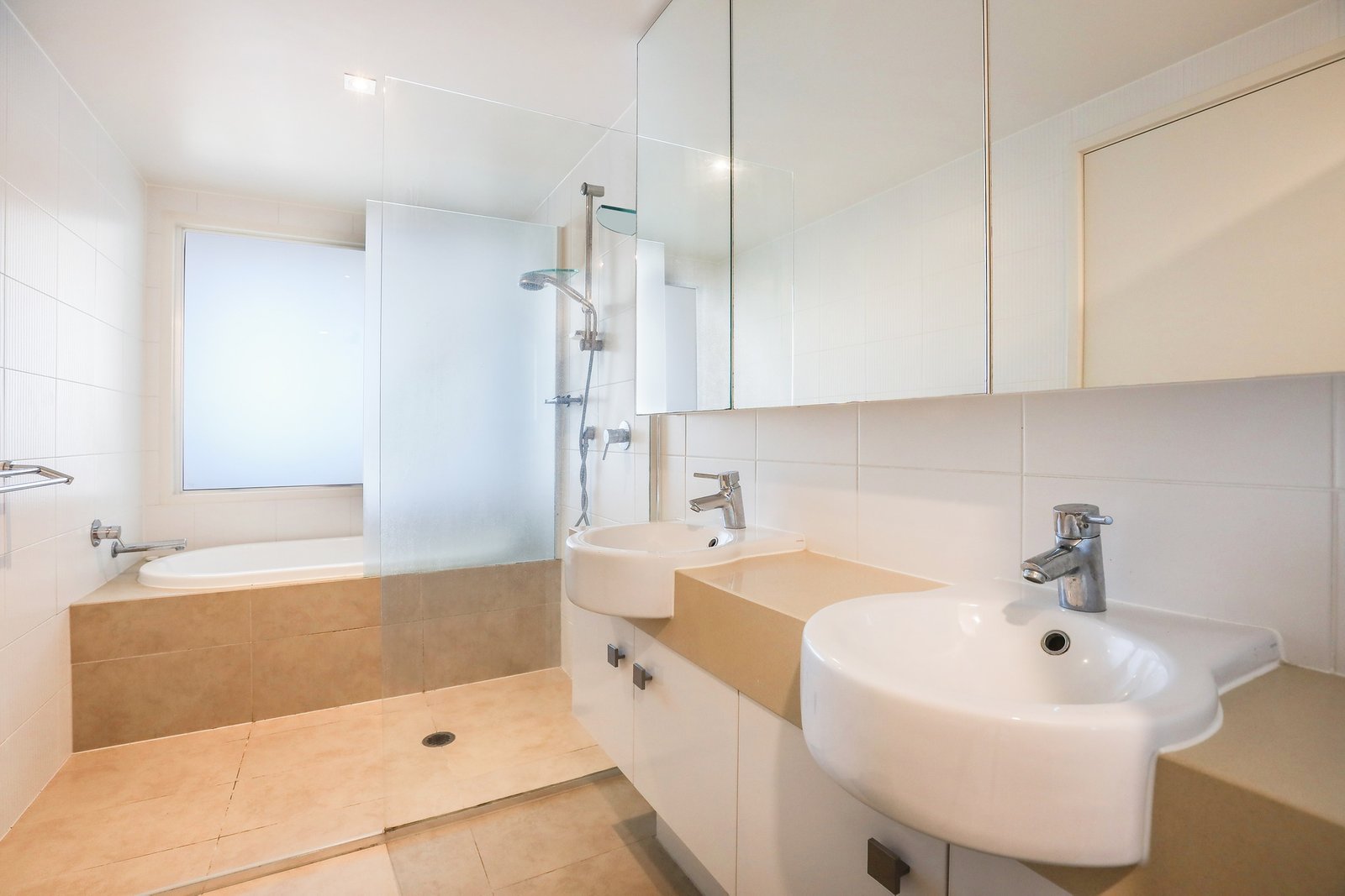 4039/3027 The Boulevard CARRARA 8