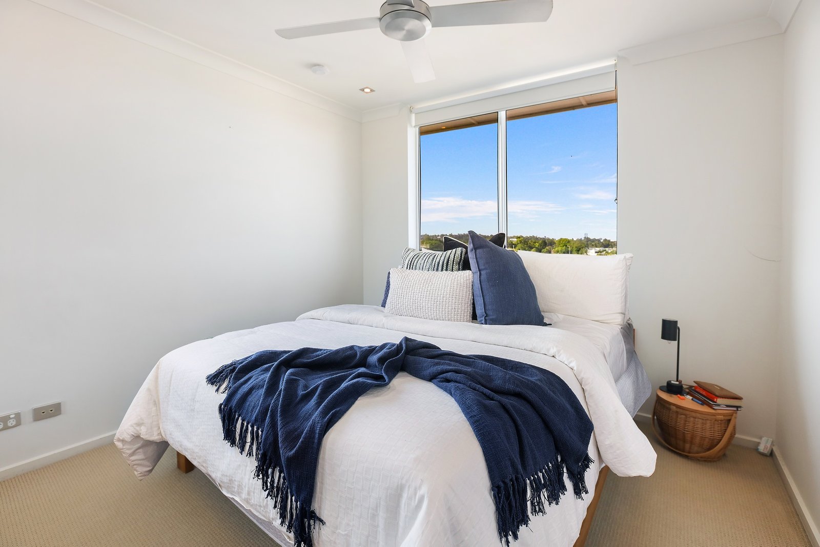 4039/3027 The Boulevarde  CARRARA 9