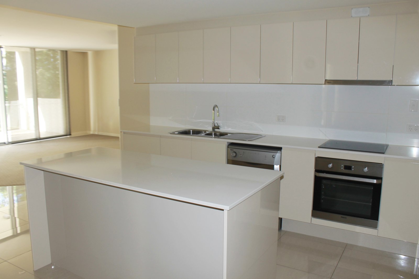 404/10 WYNDHAM Avenue BOYNE ISLAND 5