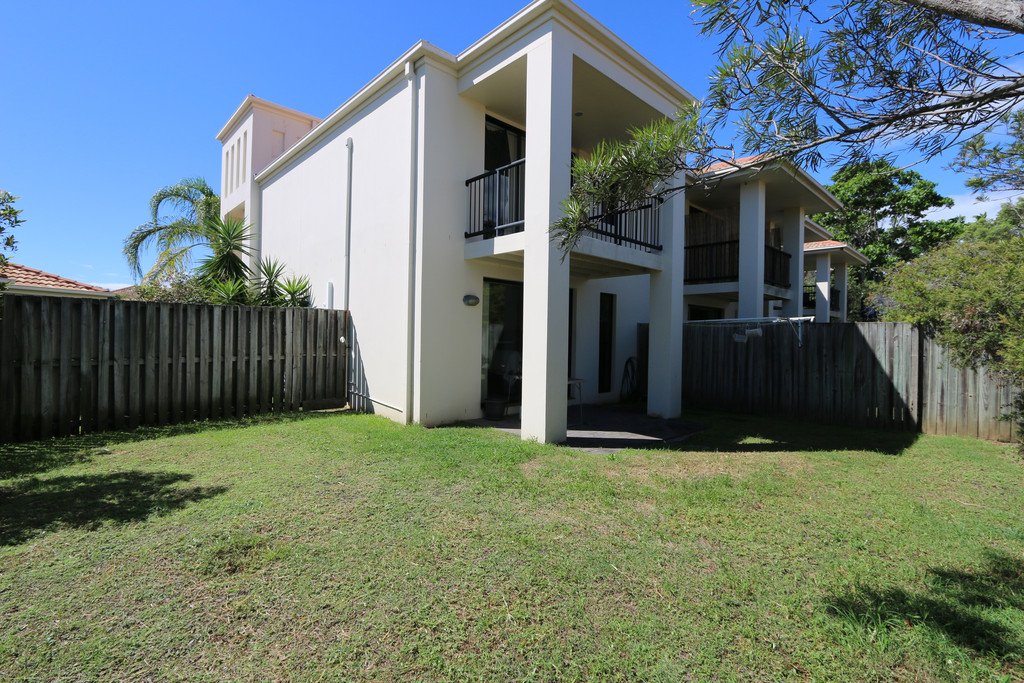 404/2 Gentian Drive ARUNDEL 1