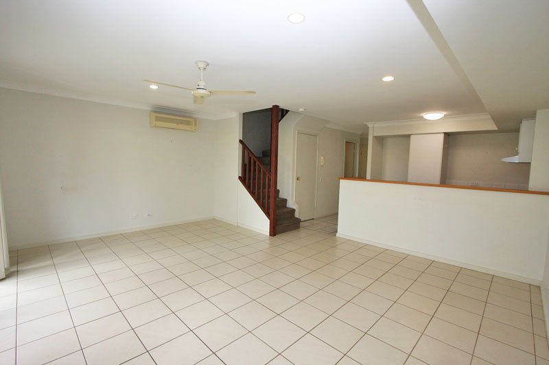 404/2 Gentian Drive ARUNDEL 2