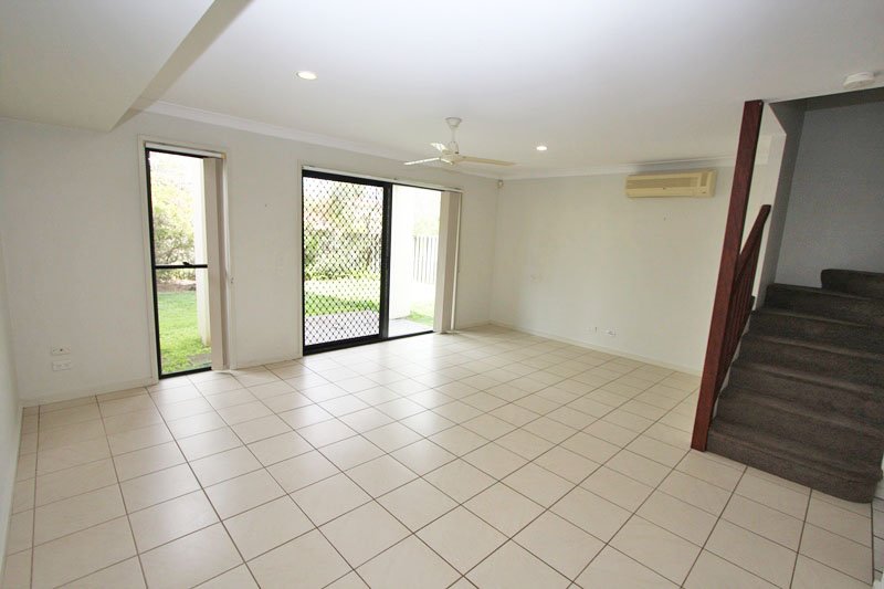 404/2 Gentian Drive ARUNDEL 3