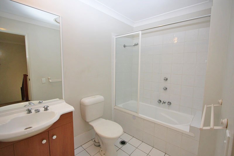 404/2 Gentian Drive ARUNDEL 9