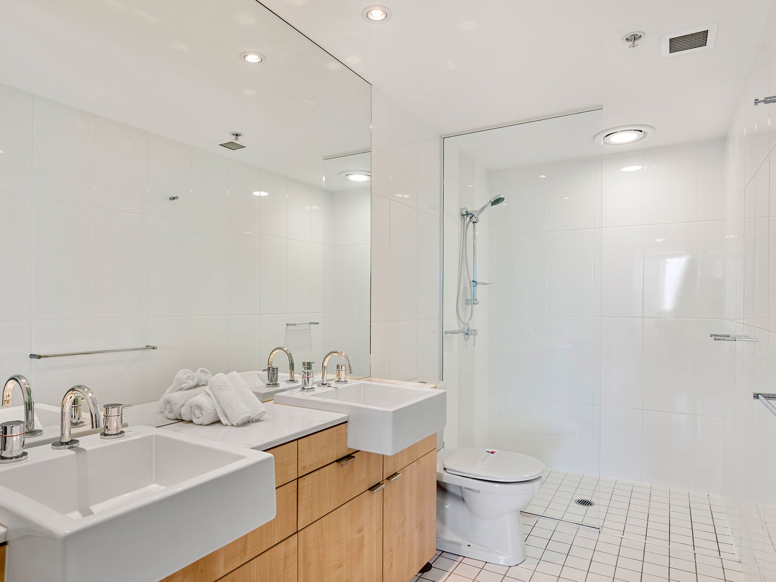 404/3 Mclean St  COOLANGATTA 7