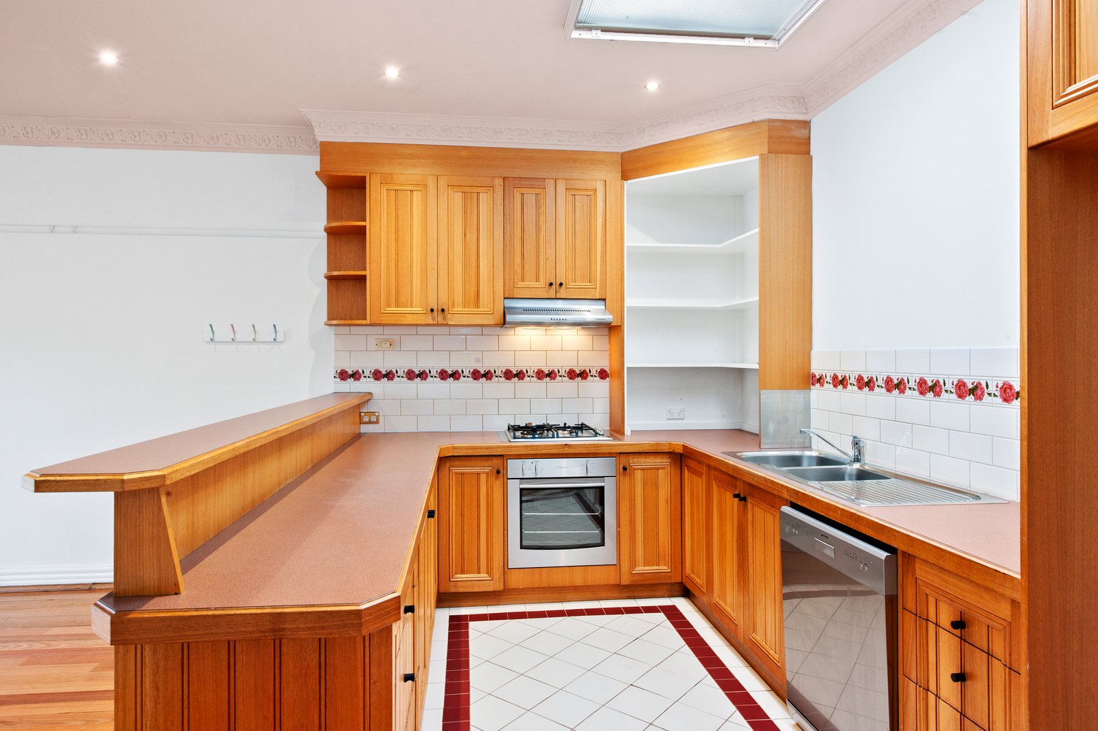 Gallery: 404A Drummond St North