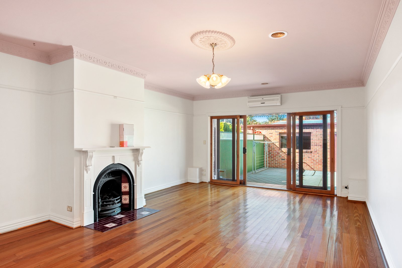 Gallery: 404A Drummond St North