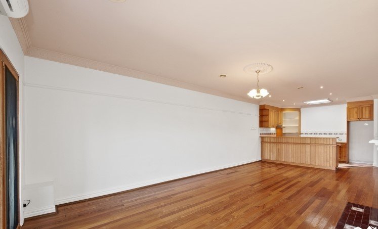 Gallery: 404A Drummond Street North