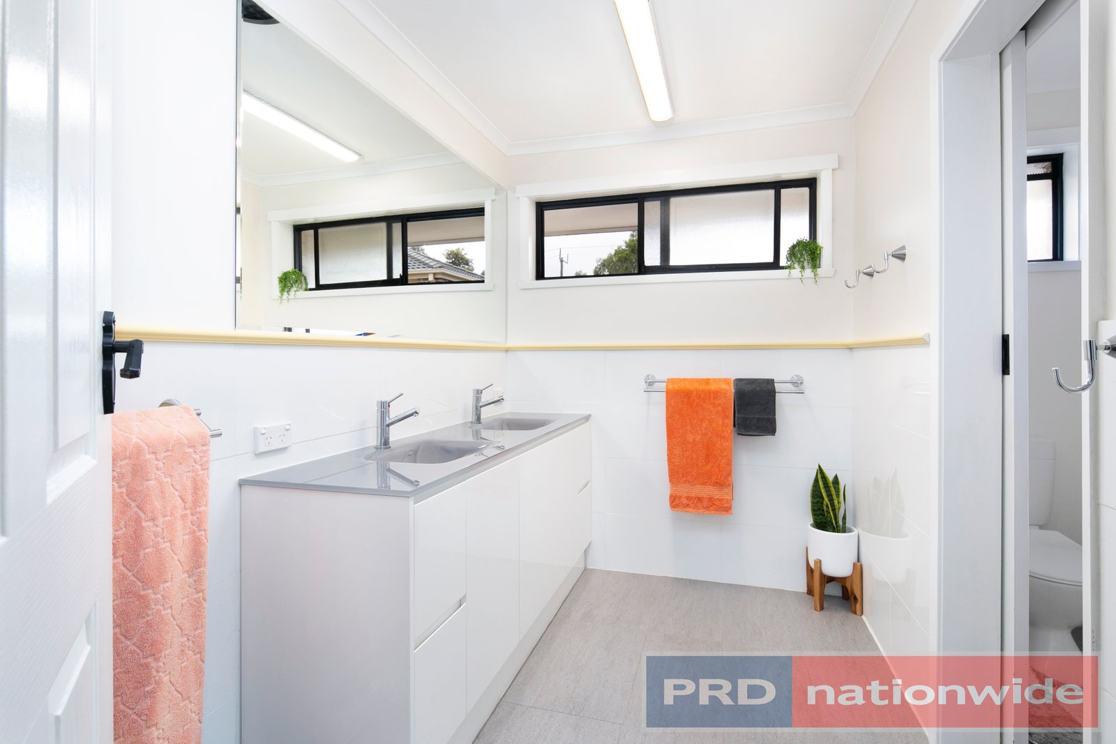 405 Richards Street CANADIAN 5