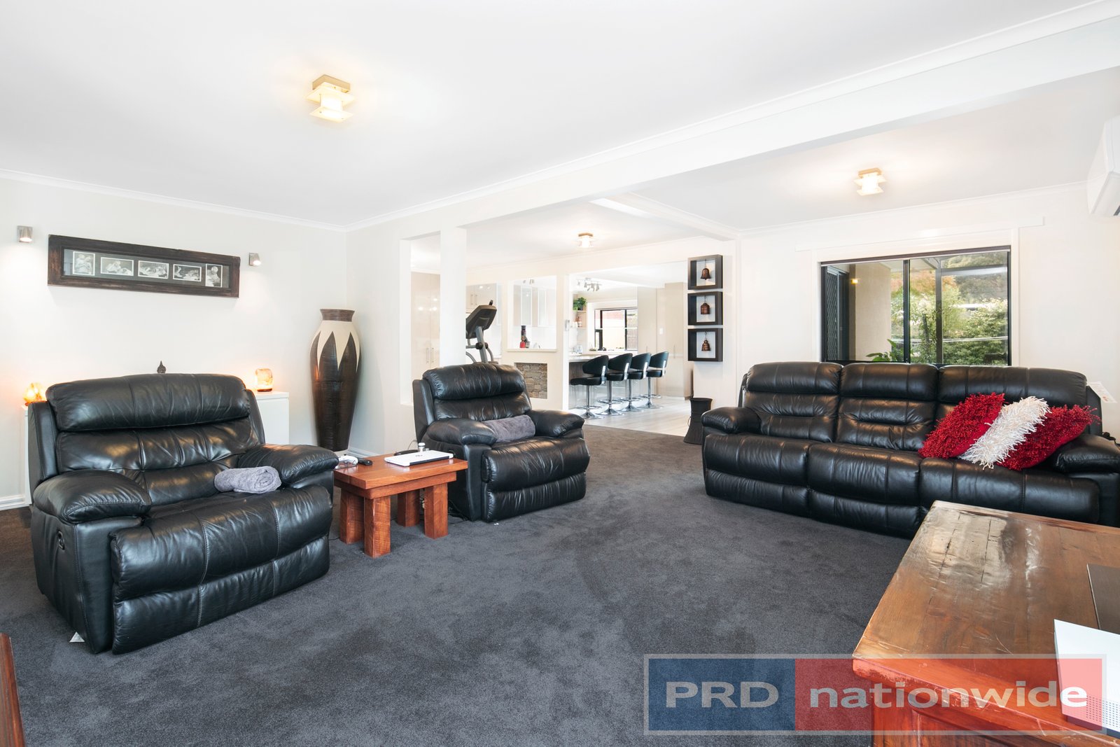 405 Richards Street CANADIAN 6