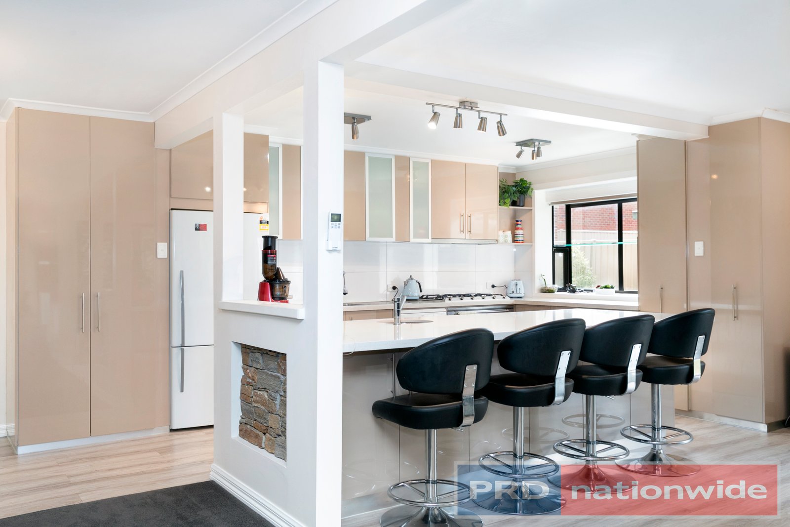 405 Richards Street CANADIAN 9