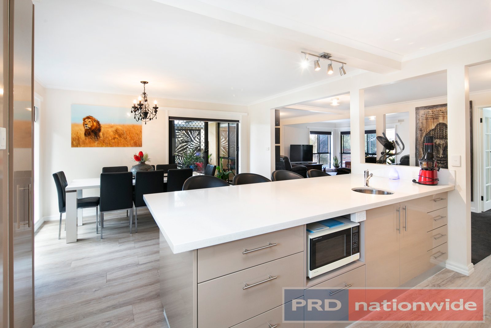 405 Richards Street CANADIAN 12