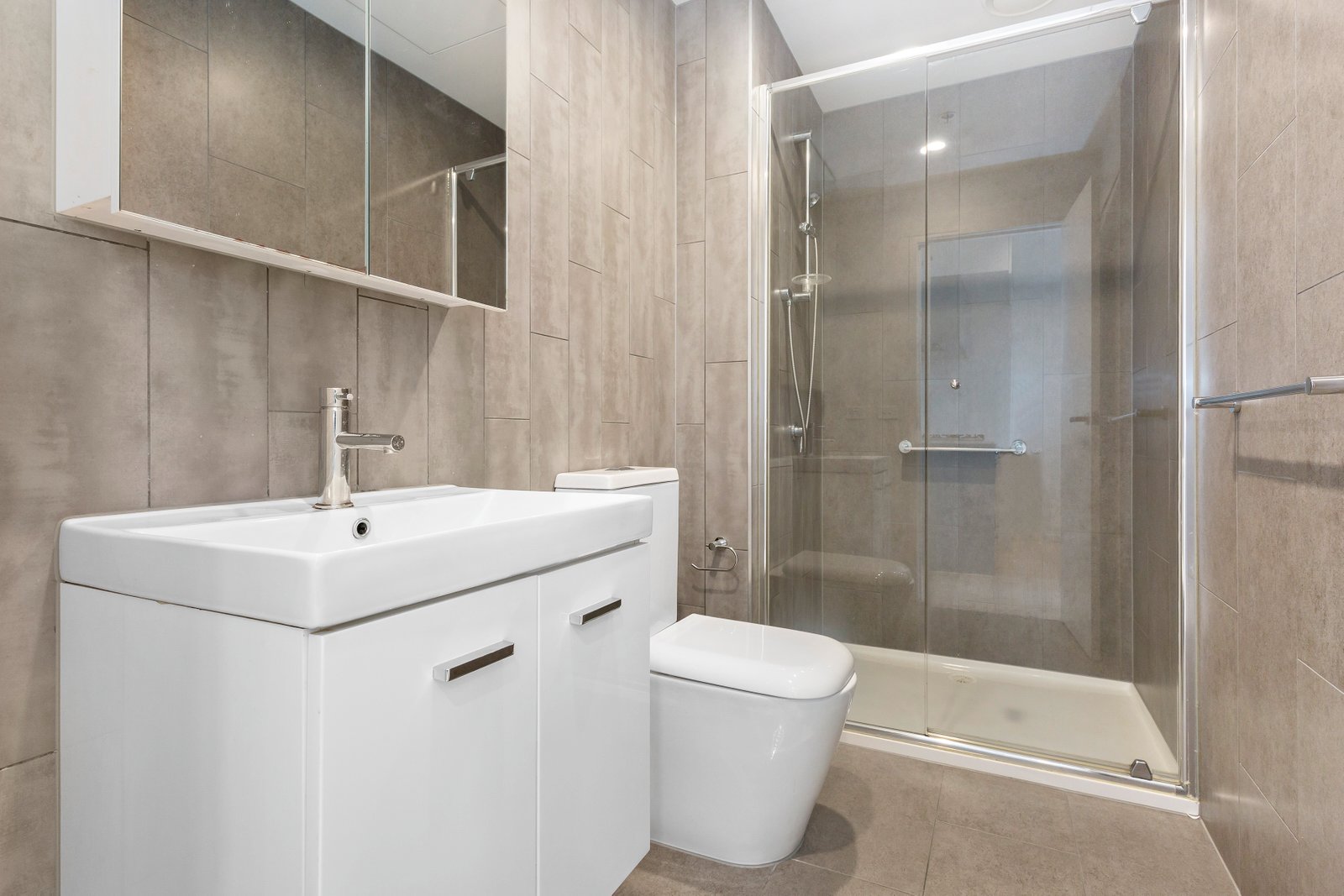 Gallery: 405/2A Clarence Street