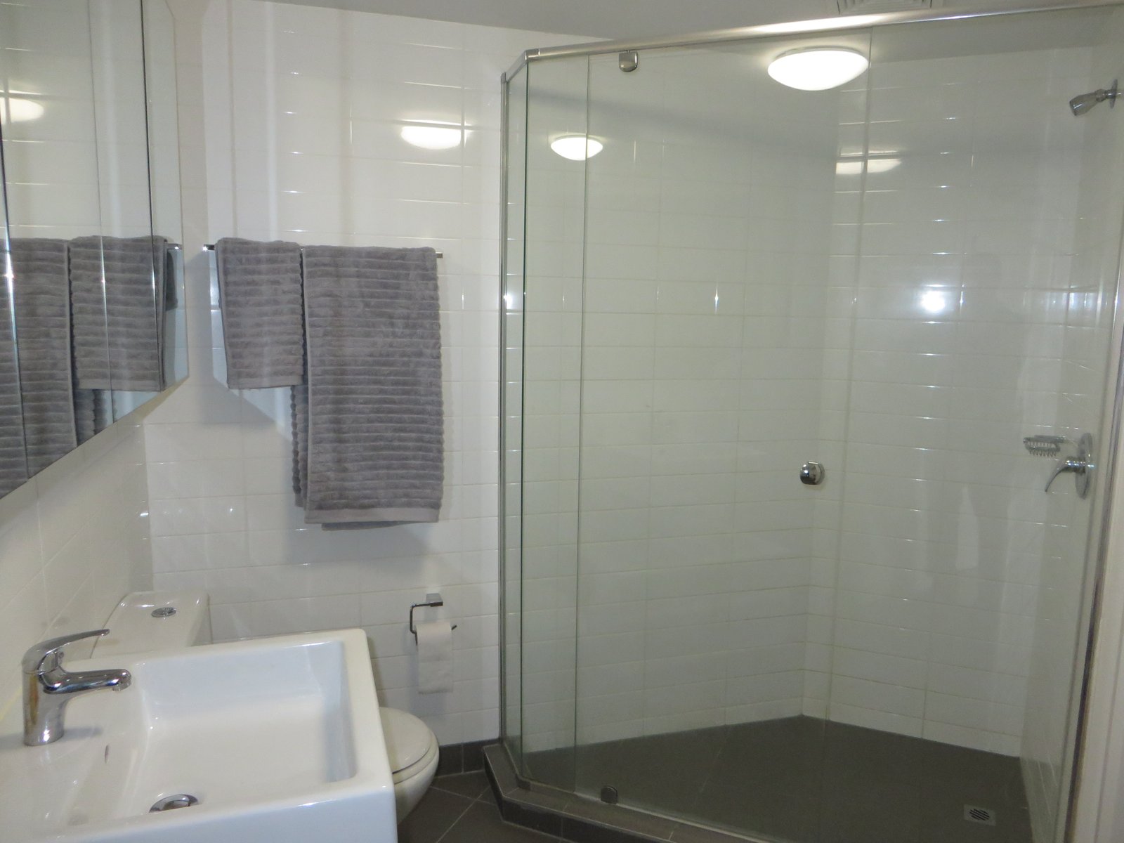 Gallery: 406/2 Willis Lane