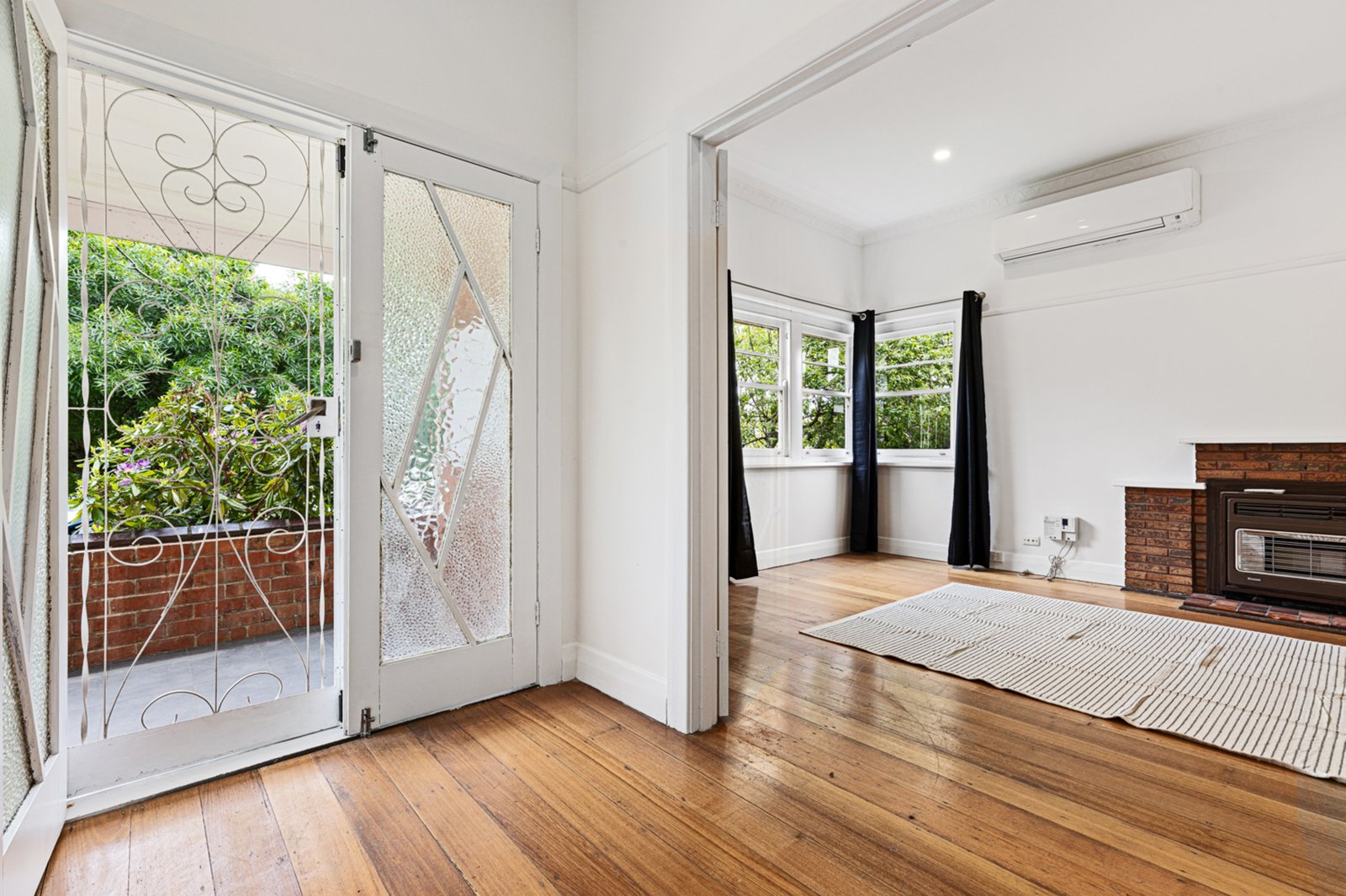 Gallery: 407 Humffray Street South