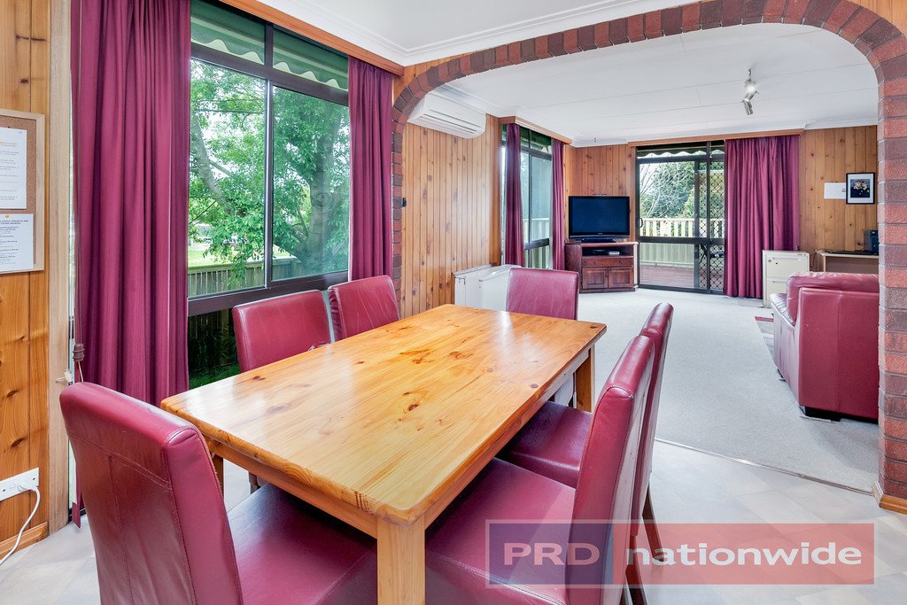 407 Richards Street CANADIAN 3