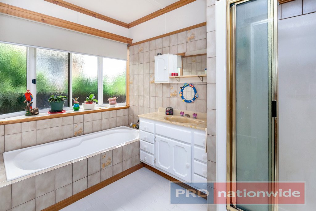 407 Richards Street CANADIAN 6