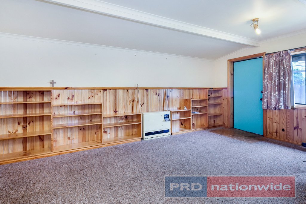 407 Richards Street CANADIAN 8