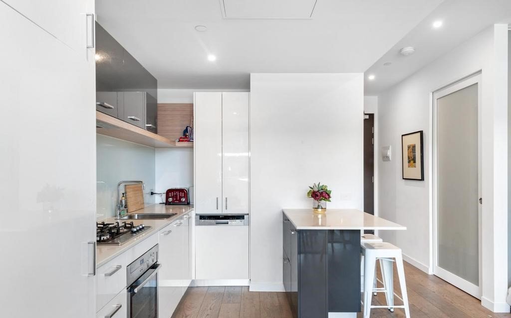 Gallery: 407/222 Bay Road