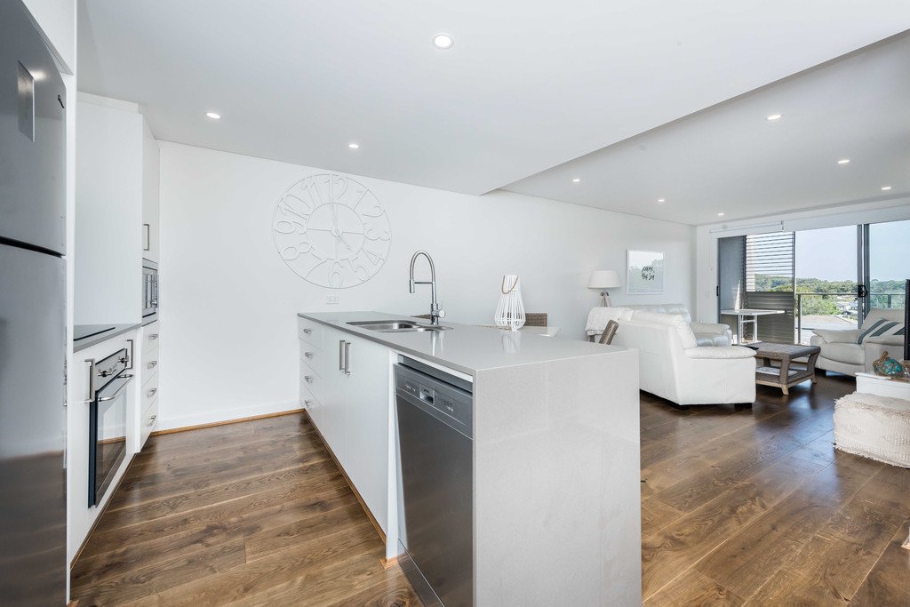 407/4-8 Bullecourt Street SHOAL BAY 5