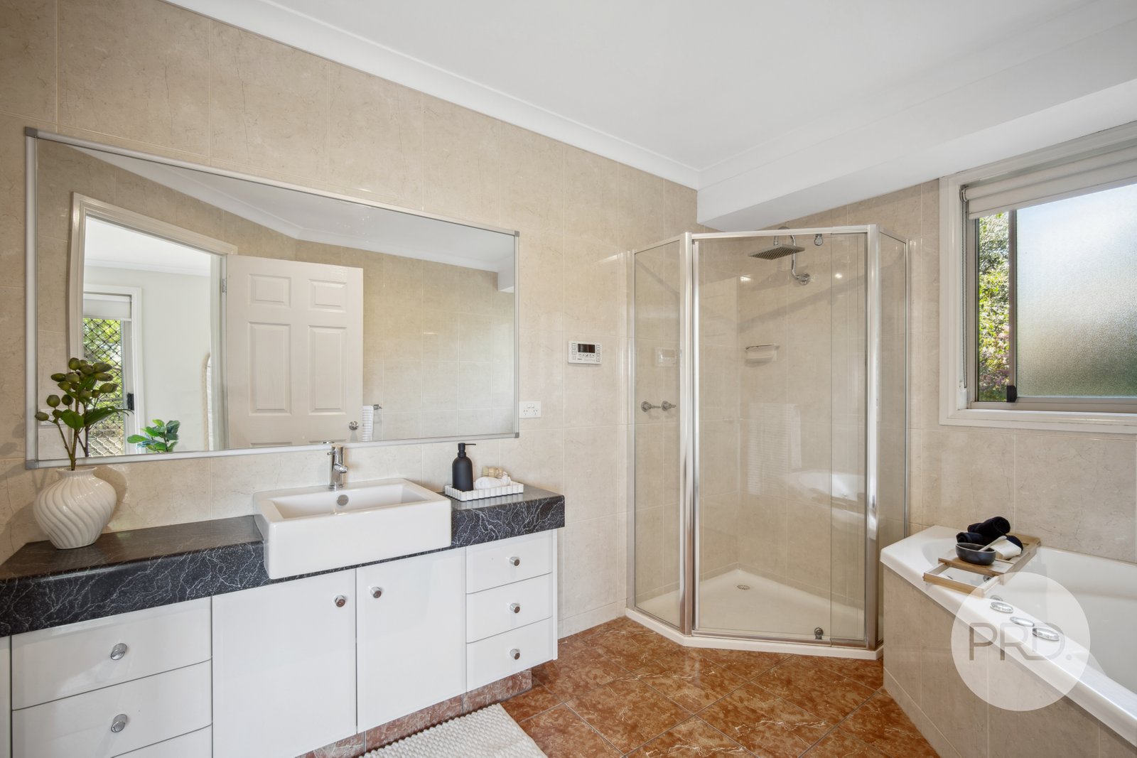 408 Halehaven Crescent LAVINGTON 19