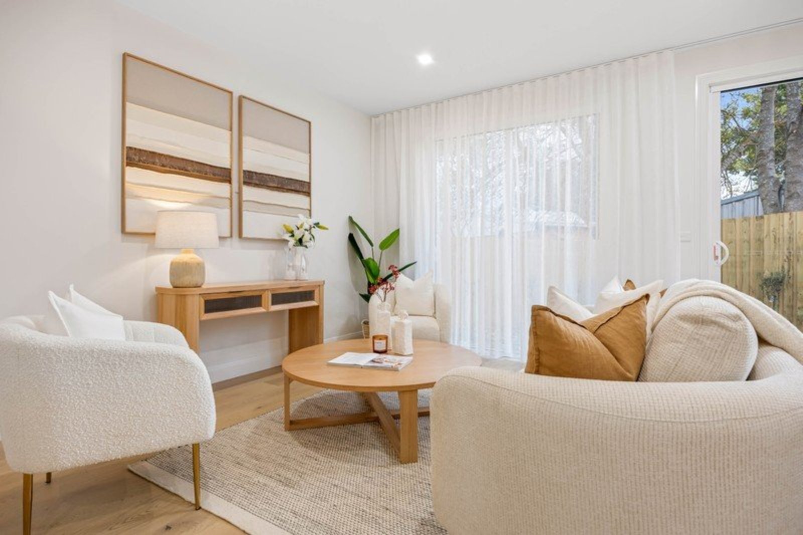 Gallery: 408 Lyons Street South