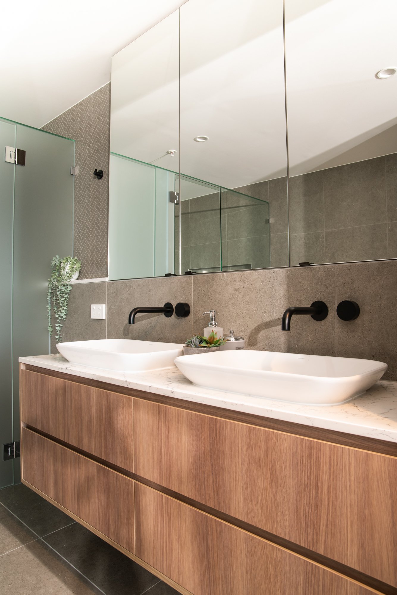 4080/21 Ross Street BENOWA 9