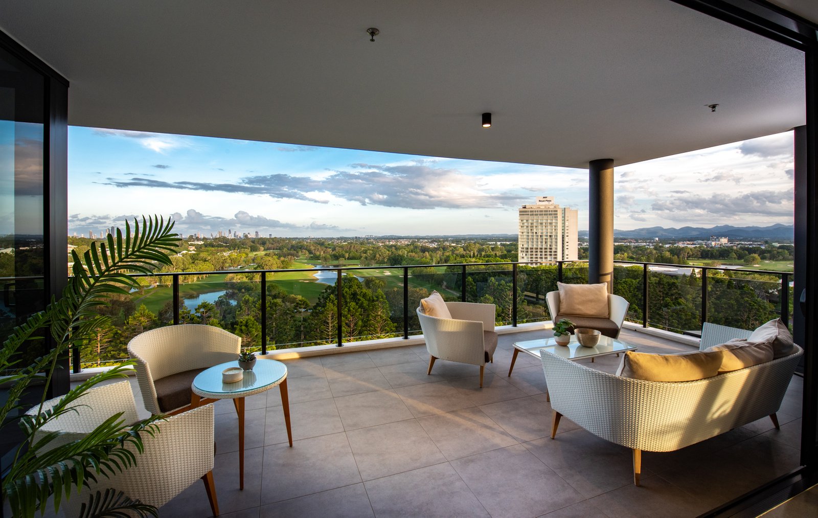 4080/21 Ross Street BENOWA 11