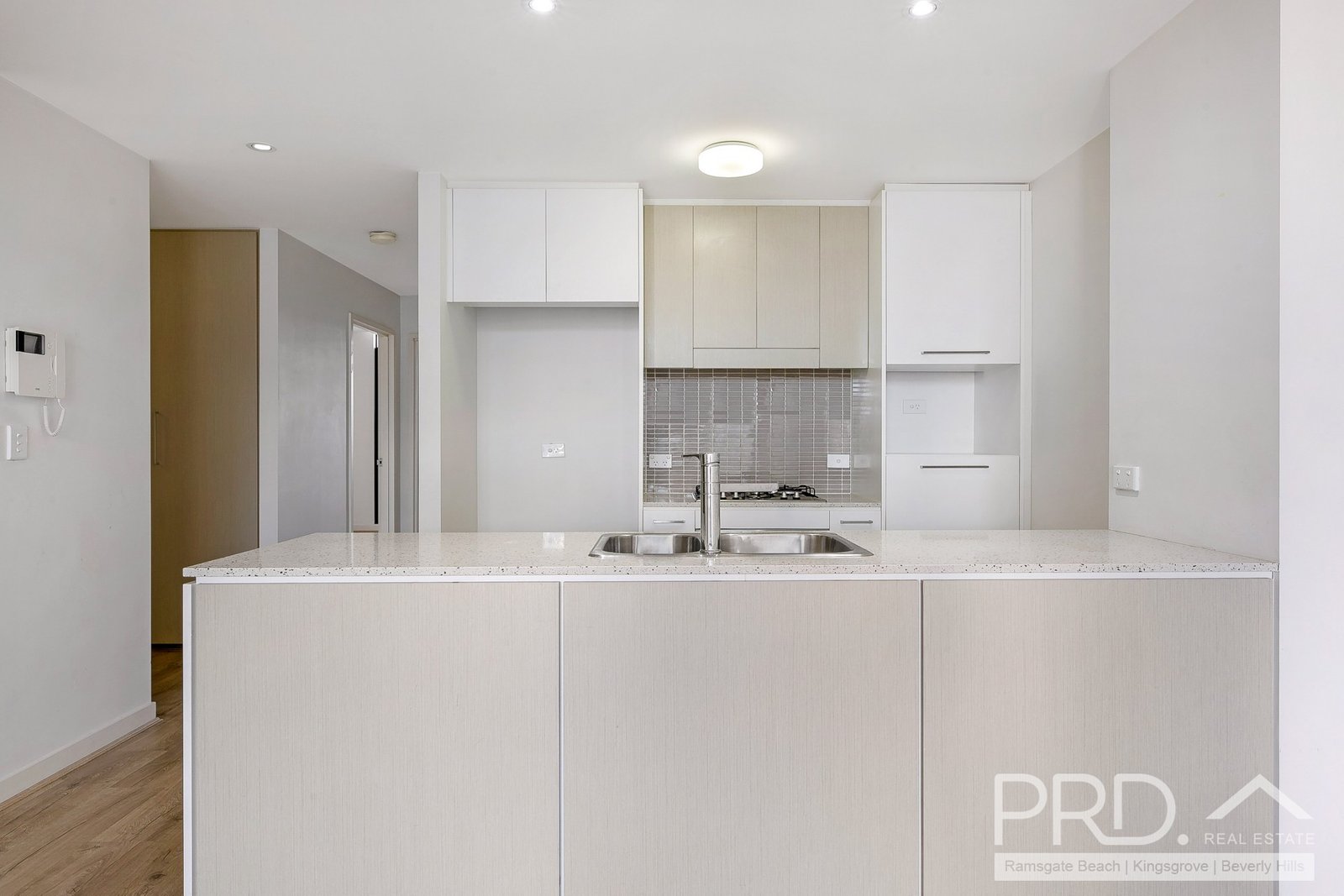 408/2 Mackinder Street CAMPSIE 3