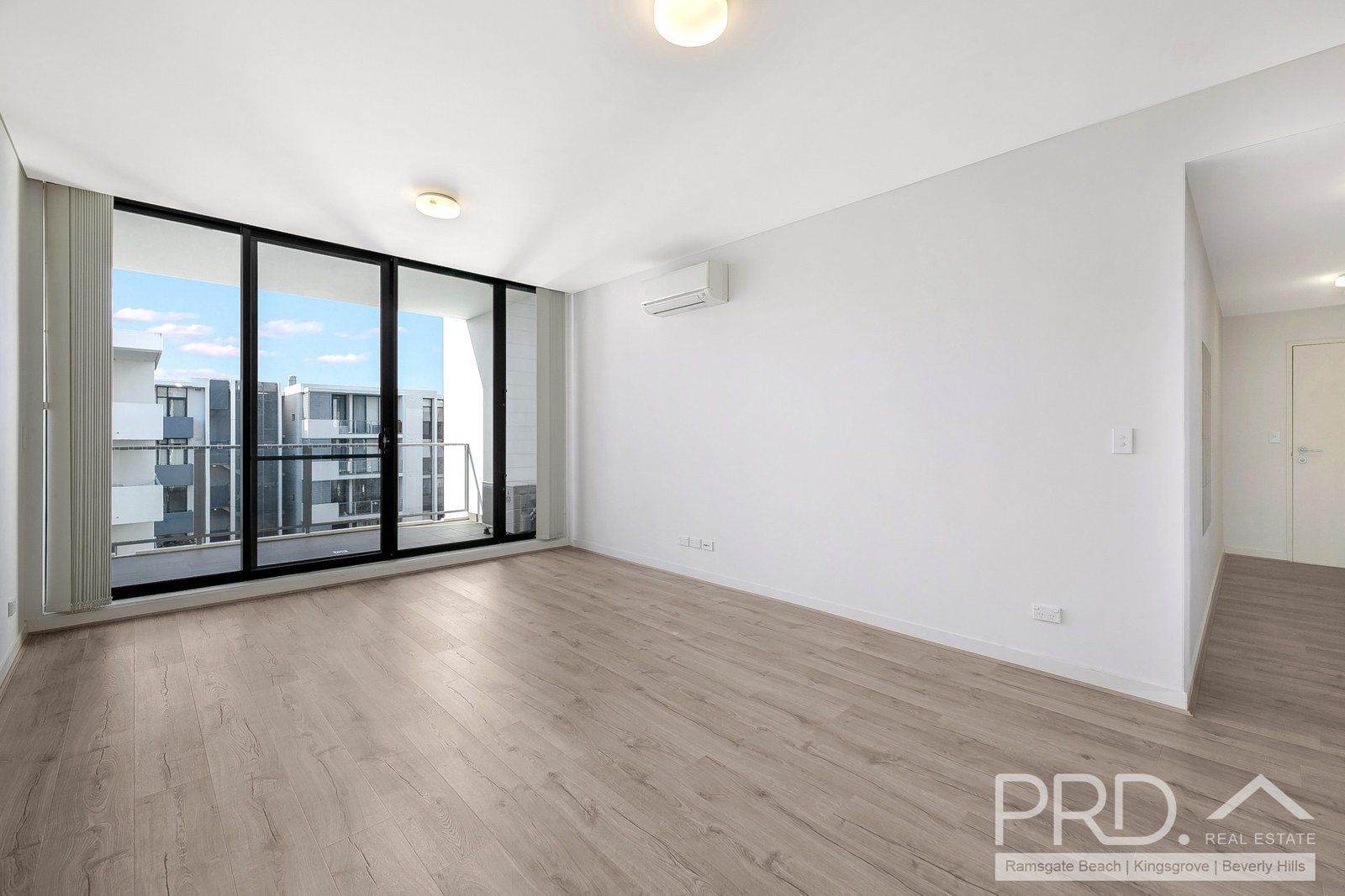 408/2 Mackinder Street CAMPSIE 2