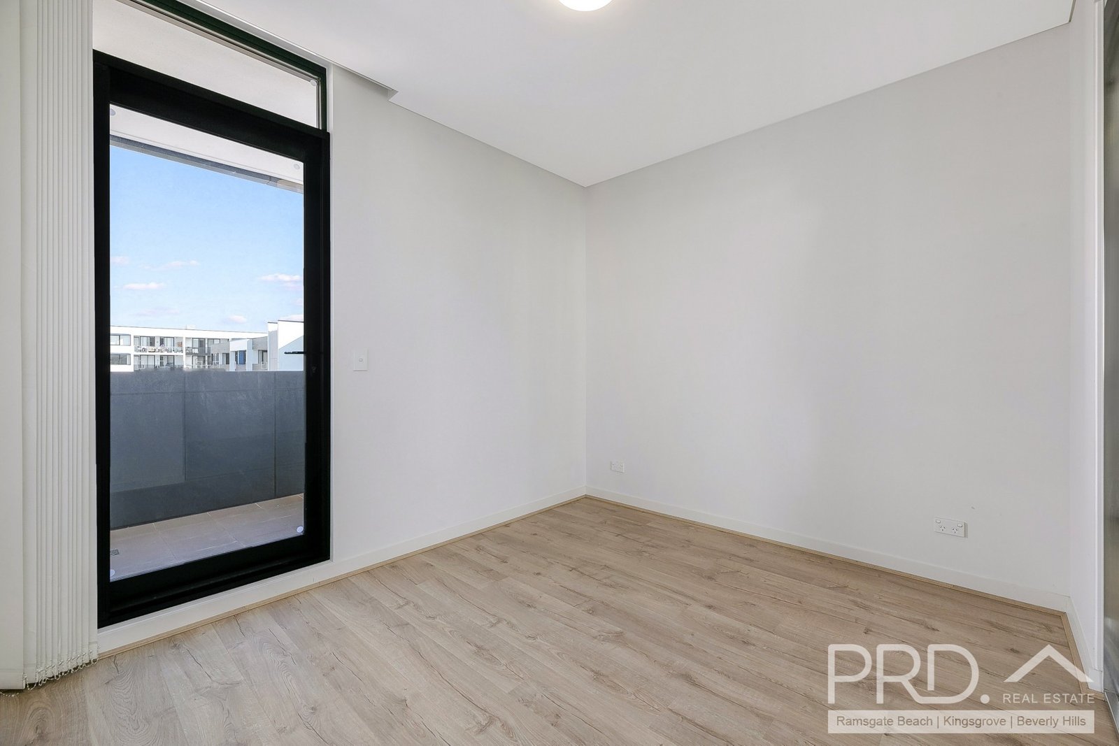 408/2 Mackinder Street CAMPSIE 4