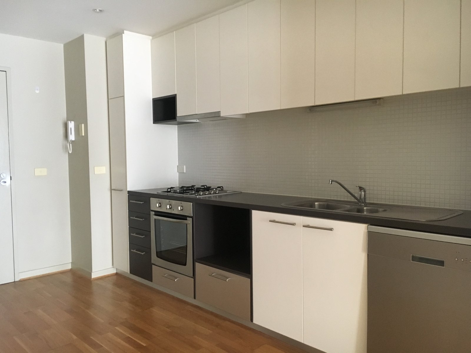 Gallery: 408/99 Nott Street