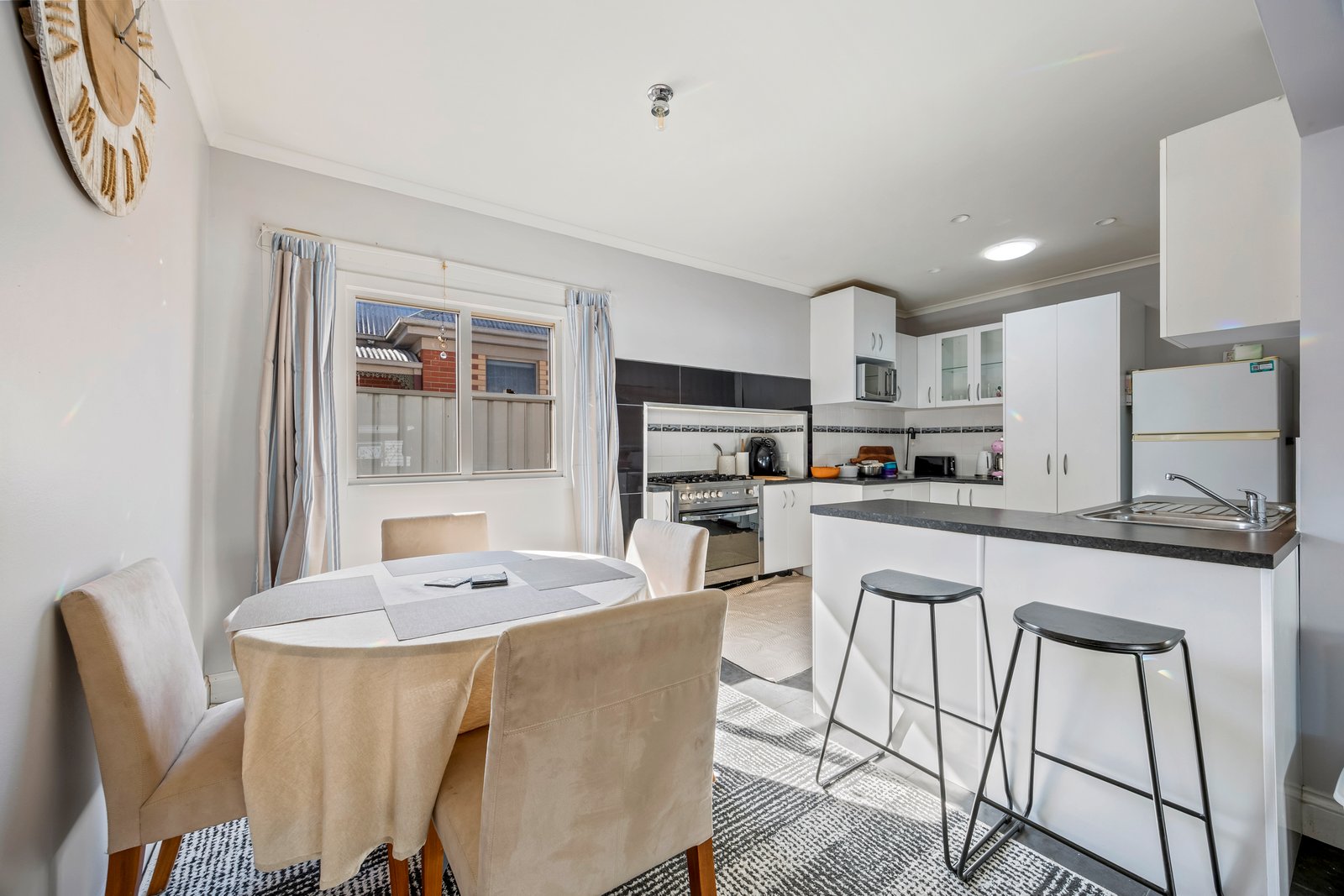 Gallery: 409 Talbot Street South