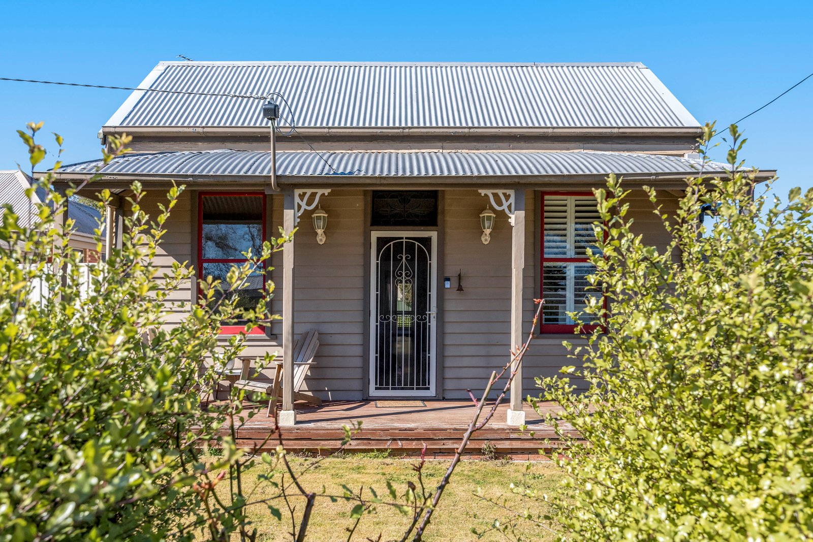 Gallery: 409 Talbot Street South