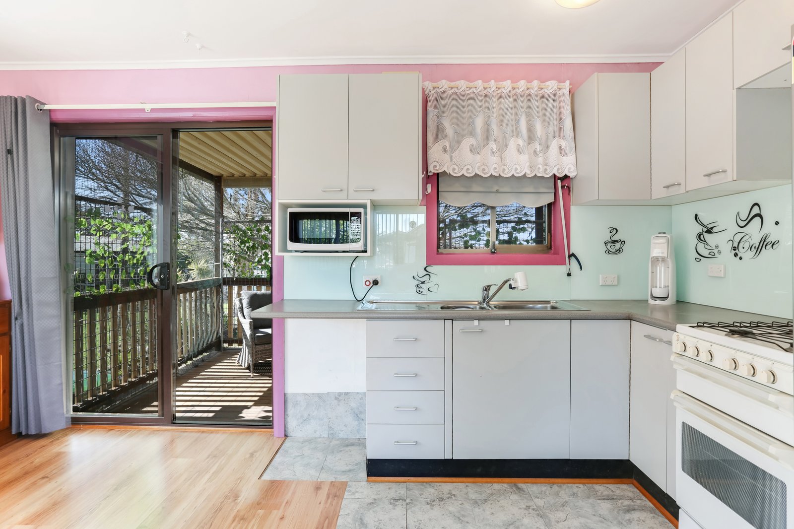 41 Beaton Street LAKE ILLAWARRA 5