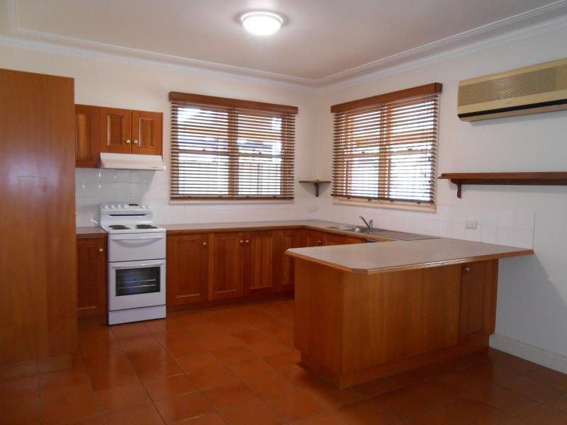 41 Bourke Street TAMWORTH 4