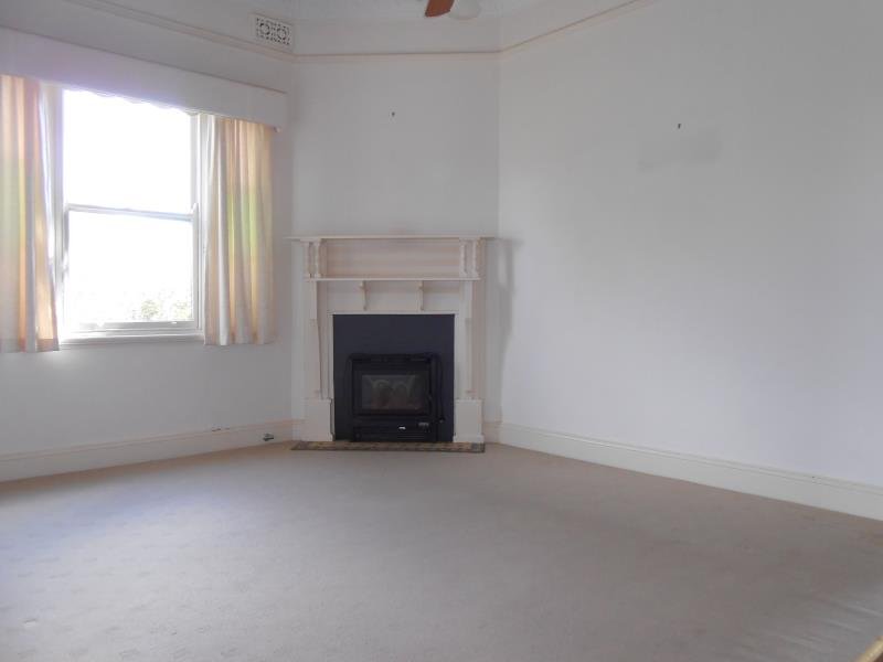 41 Bourke Street TAMWORTH 5