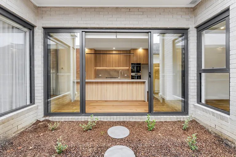 Gallery: 41 Bowen Street