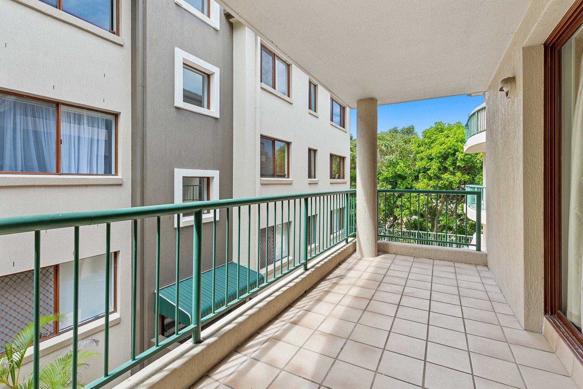 4/1 Burrabee Street BURLEIGH HEADS 4