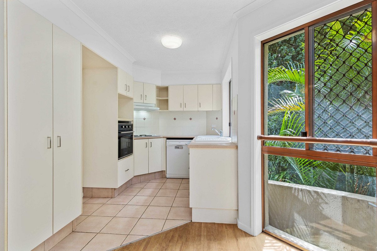 4/1 Burrabee Street BURLEIGH HEADS 5