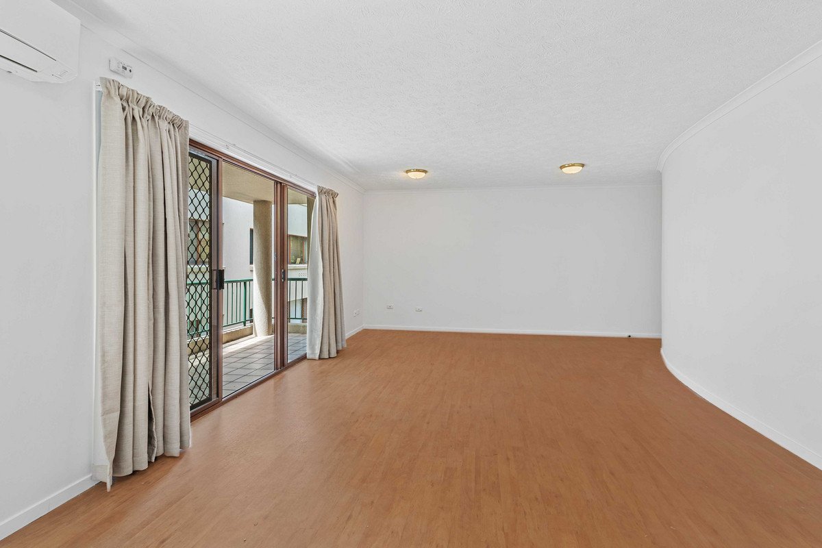4/1 Burrabee Street BURLEIGH HEADS 6