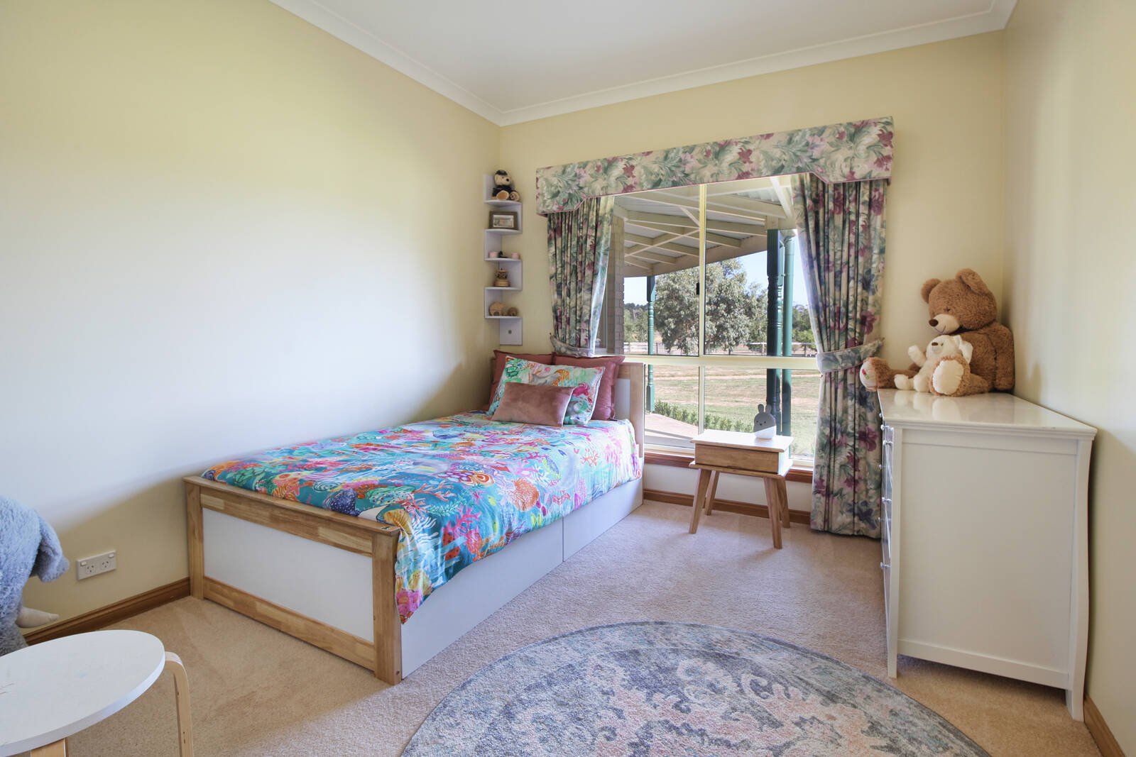 Real Estate and Property in 41 Campbells Court, Kyneton, VIC